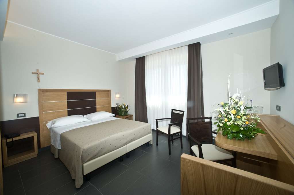 Hotel Vittoria San Giovanni Rotondo Pokoj fotografie