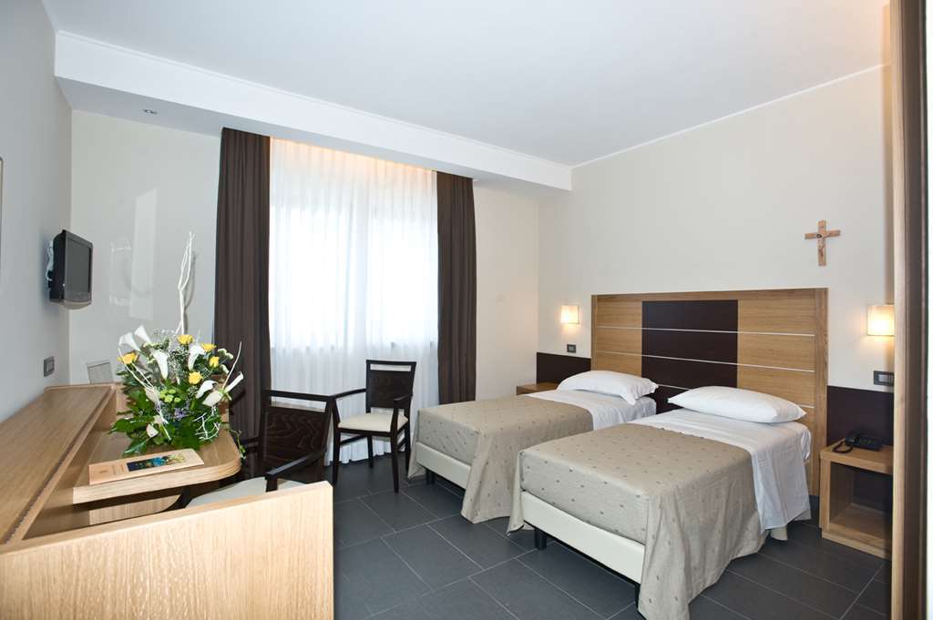Hotel Vittoria San Giovanni Rotondo Pokoj fotografie